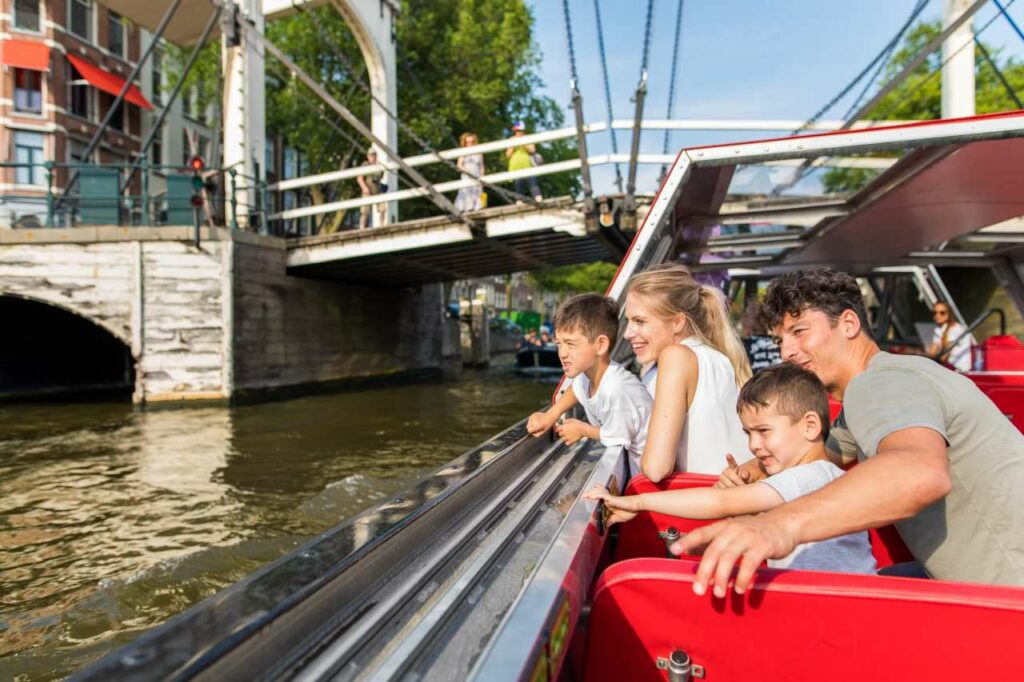 Lovers canal cruise for children Lovers canal cruise for children
